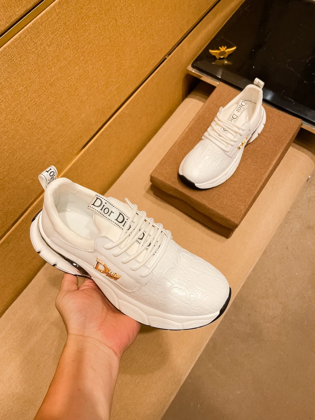 Men's shoes💰 440💰 [Dior] Men's high-end brand of shoes official website 1:1 latest masterpiece: the upper is made of Italian imported first-layer cowhide with a comfortable and breathable lining ➕original non-slip and wear-resistant outsole🔥, making walking more convenient and comfortable! An exclusive new model, a stunning work, a beautiful 1:1 replica [color] compared to the official quality! Create a fashionable personality to set off your uniqueness! A must-have for trendy men! Classic 🔥Size: 38-44 Color: 🔥 2⃣️colors available🔥.